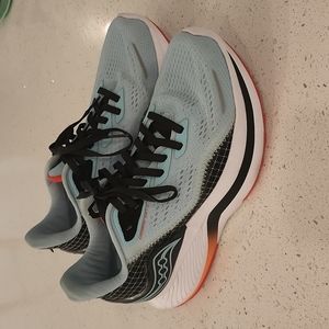 Women's Saucony Endorphin Shift 2 size 8 medium